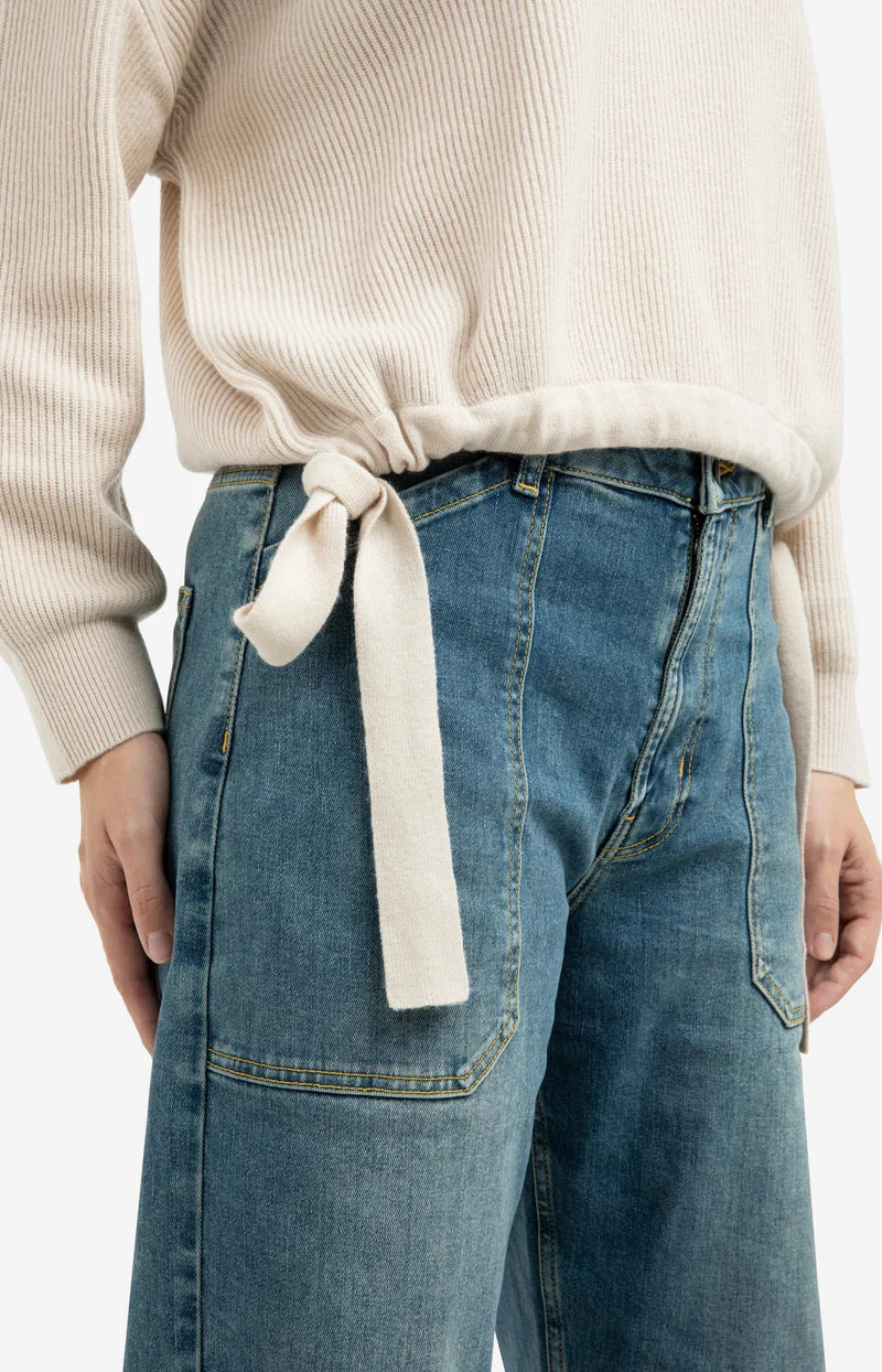 Pull en maille avec cordons aux hanches