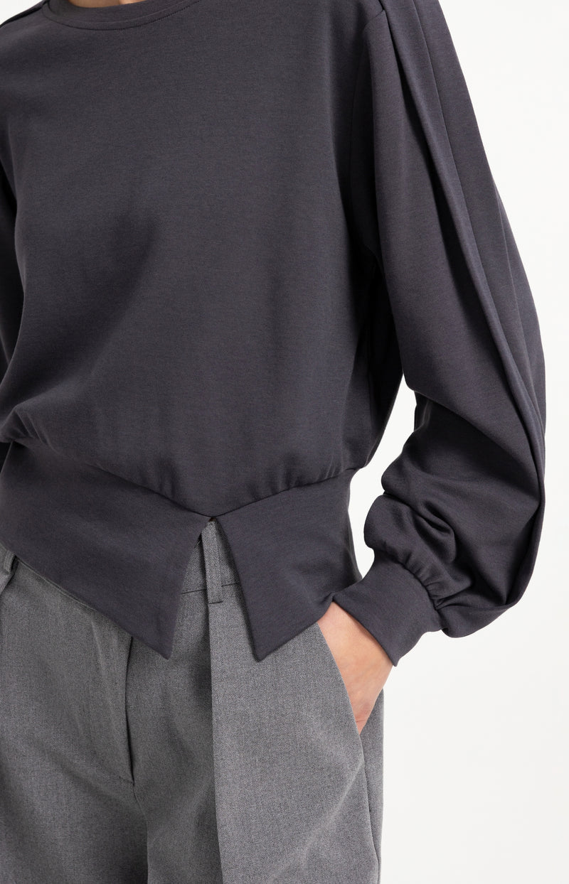 Pull léger avec ceinture et détails plissés