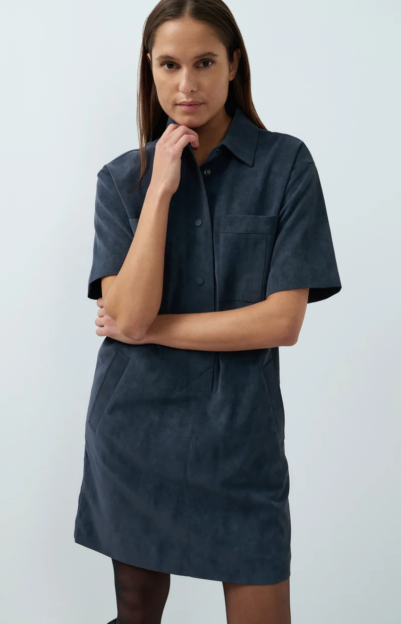 Robe en suédine à manches courtes
