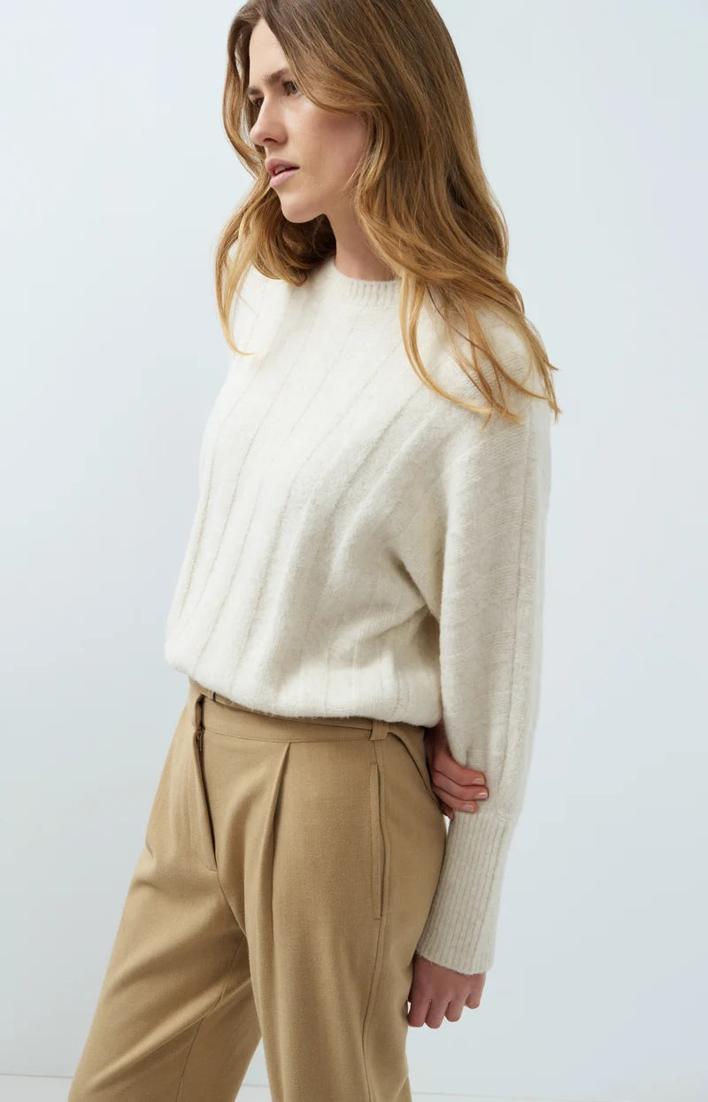 Pull avec manches chauve-souris et cordon de serrage
