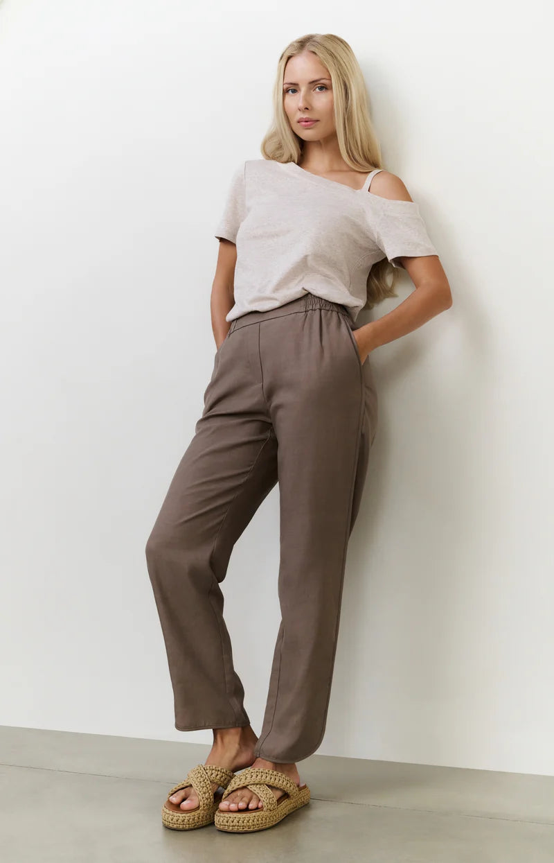 Pantalon élastiqué à la taille et à ourlet arrondi YAYA